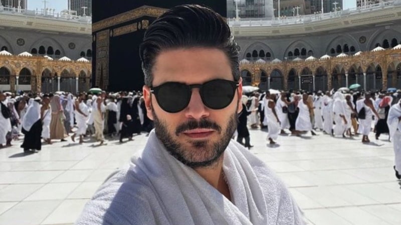 Tolgahan Sayışman umreye gitti