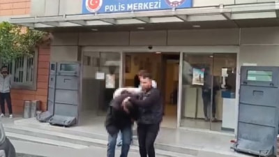 İstanbul'da 24 yıl hapis cezası bulunan sahte kimlikli şahıs polislere tehditler savurdu