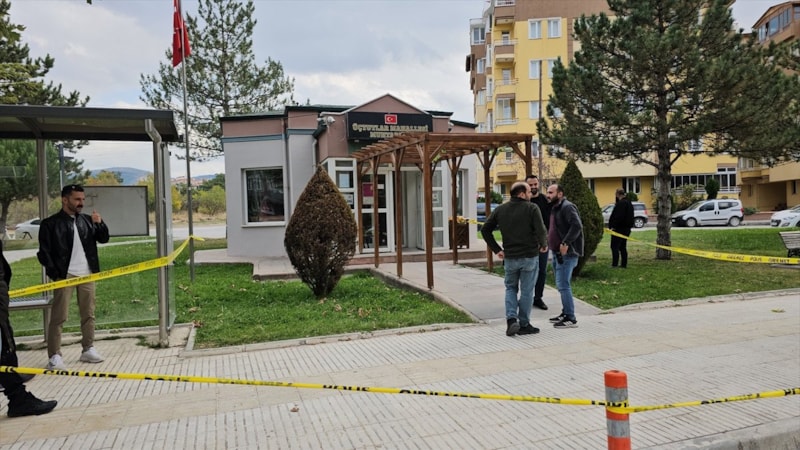 Çorum'da muhtarlığa silahlı saldırı: Şüpheli yakalandı