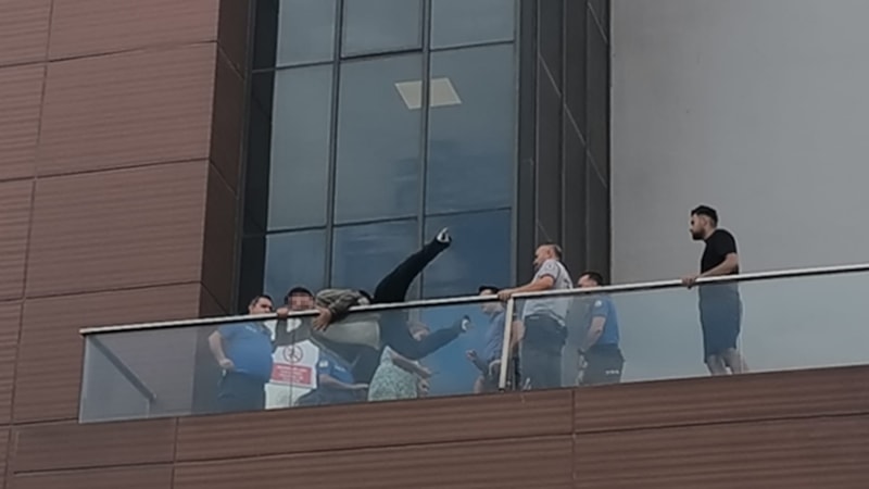 Antalya'da eşinin terk etmesine sinirlenip intihara kalkıştı: Yine eşi tarafından ikna edildi