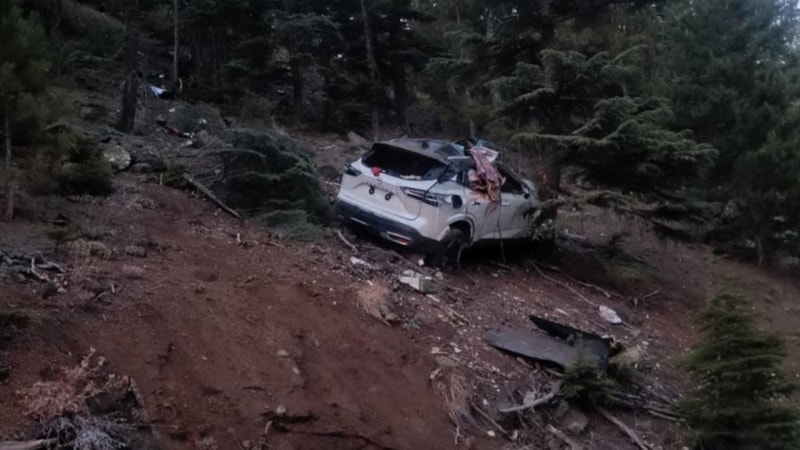 Adana'da uçuruma yuvarlanan cipteki çift can verdi