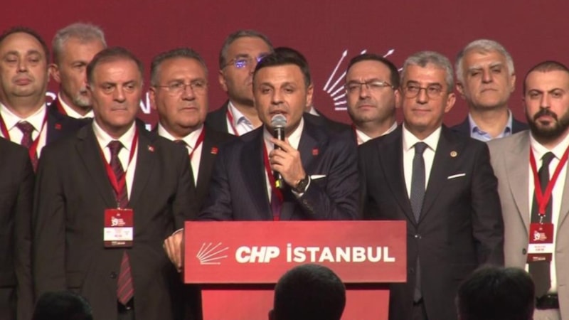 Özgür Çelik yeniden CHP İstanbul İl Başkanı seçildi