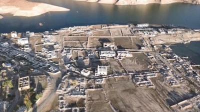 Kars'ta baraj gölü çekilince eski köy orta çıktı