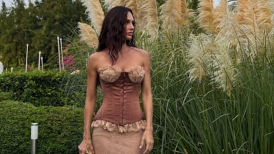 Eşinden yeni boşanan Yasemin Ergene'nin beyaz şortlu paylaşımı gündem oldu