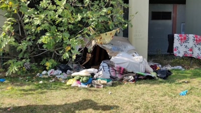 İstanbul'da tramvay durağının yanında kalan bir kişi ölü bulundu