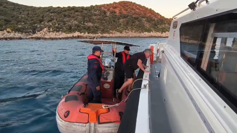 Antalya'da Alman turist kayalıklarda mahsur kaldı