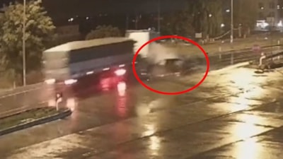 Afyonkarahisar'da otomobile tır çarptı: 1 ölü