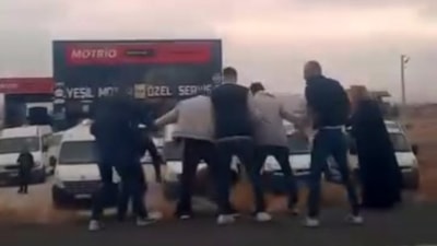 Aksaray'da polis cenazesi sırasında konvoya saldırı: 4 yaralı