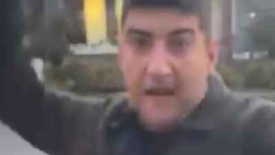 İstanbul'da trafik tartışmasında aracın camını yumruklayıp kırdı