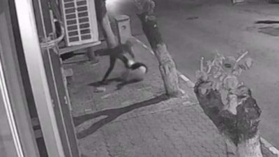 İzmir’de Betül'ü bıçakla yaralayıp telefonunu çalan komşu oğlu, 18 yıl 8 ay hapis cezası aldı