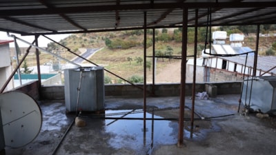 Hatay'da kurduğu sistemle yağmur suyunu depolayarak evinde değerlendirdi