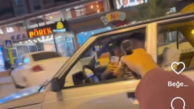 Adana'da silahla 'şaka' videosu çeken gençler karşılarında polisi görünce panik yaşadı