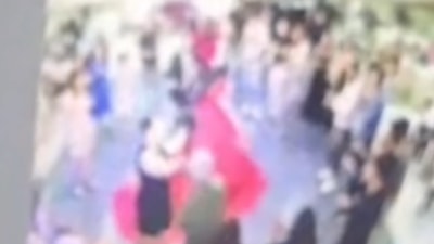 Adana'da kına gecesinde avize düştü: Pistte dans eden gelin ölümden döndü