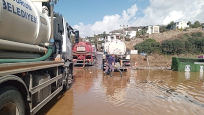 Muğla'da yağışın etkili olmasının ardından tezat manzaralar ortaya çıktı