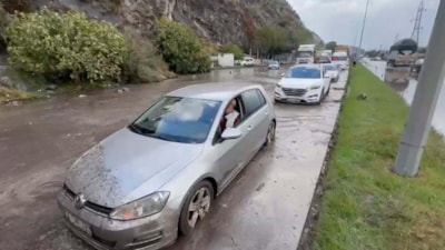 Aydın'da sağanak yağış heyelana neden oldu