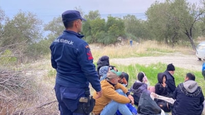İzmir'de 128 düzensiz göçmen yakalandı