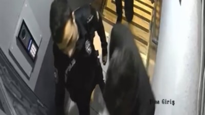 İstanbul'da annesini darbedip kendisini odaya kilitledi: İtfaiye kapıyı kırdı