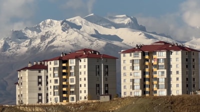 Hakkari Cilo Dağı yeniden beyaza büründü