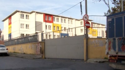 İstanbul'da okul kapısı çocukların üzerine düştü: 1'i ağır 4 yaralı