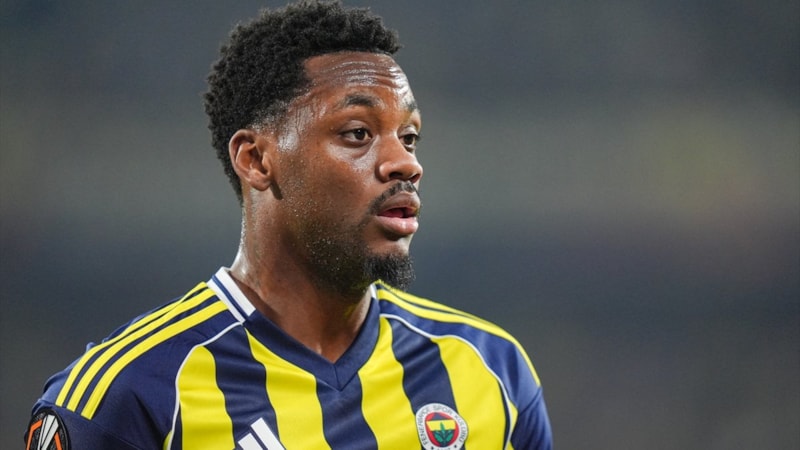 Jhon Duran 2 ay sonra forma giydi