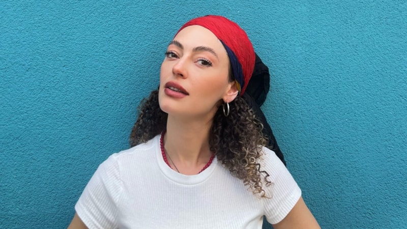 Selena'nın Kıvılcım'ı Hazal Şenel'in yeni işi! Sosyal medyadan duyurdu