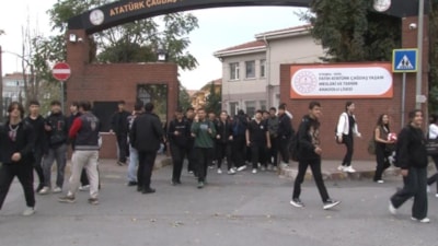 İstanbul'da sağanak tatili: Öğrenciler okullarından erken çıktı