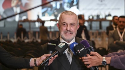 Beşiktaş'ın yeni divan kurulu başkanı Ahmet Ürkmezgil mazbatasını aldı