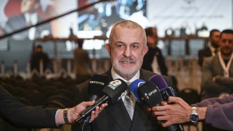 Beşiktaş'ın yeni divan kurulu başkanı Ahmet Ürkmezgil mazbatasını aldı