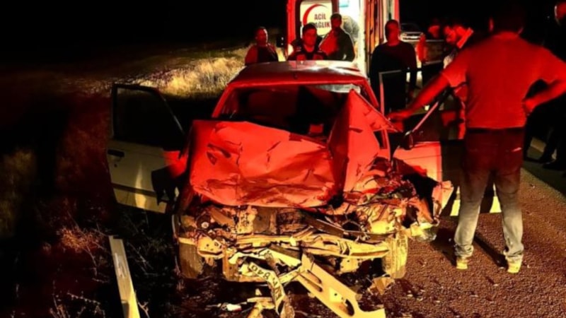 Ankara'da traktöre çarpan otomobilin sürücüsü öldü