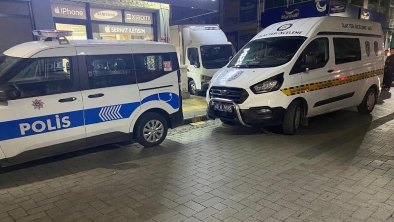 Manisa'da bıçaklı kavgada 1 kişi ağır yaralandı