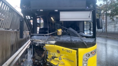 İstanbul'da alkollü İETT şoförü bariyerlere saplandı