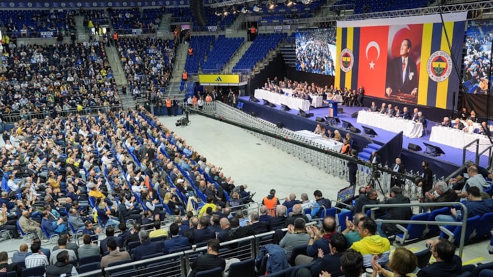 Fenerbahçe'de taşınmazlar üzerinde yönetime yetki veren maddeler kabul gördü