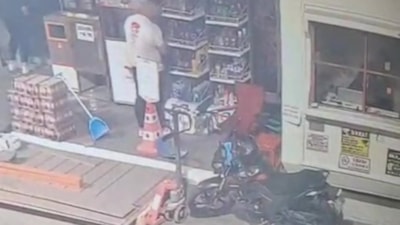 Denizli'de görevlinin yanı başındaki rahat hırsızlar pes dedirtti