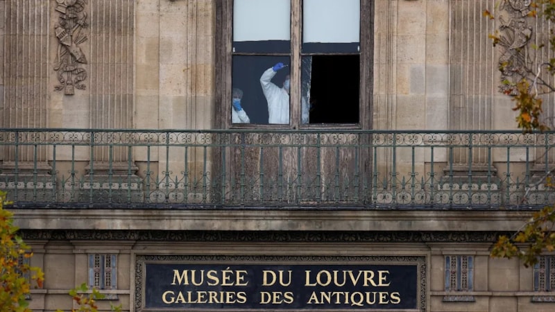 Louvre Müzesi'nde tarihi soygun: Bazı mücevherler merkez bankasına taşındı