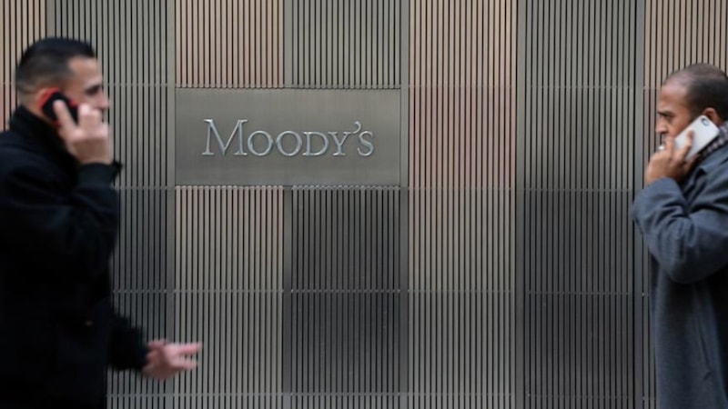 Moody's, Fransa'nın kredi notu görünümünü negatife çevirdi
