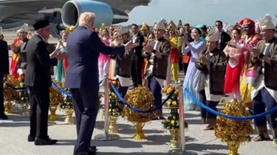 Donald Trump Asya turuna dans ederek başladı