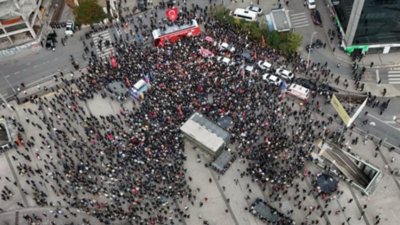 Özgür Özel partilileri Çağlanyan Adliyesine davet etti: Çağrılara rağmen meydan boş kaldı