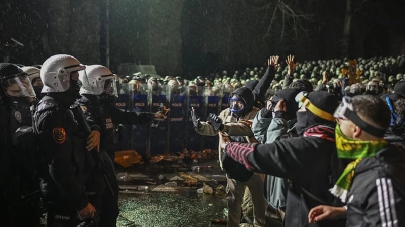 İmamoğlu için sokaklara inip polise saldırdılar: Yapılan hırsızlıklar iddianamede ortaya çıktı