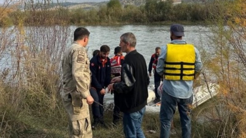 Murat Nehri kıyısında mahsur kalanlar kurtarıldı