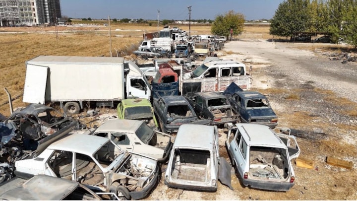 Şanlıurfa'da terk edilen yediemin parkındaki araçlar yağmalandı