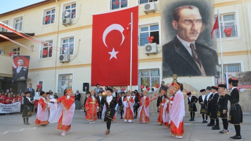 Gözler MEB'de! Yarın okul var mı, yarım gün mü? 28 Ekim 2025 okullar tatil mi?