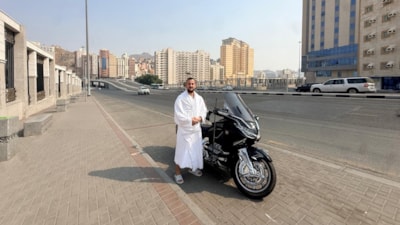 Motosikletle umre yolculuğunu tam 15 bin kilometreyle tamamladı