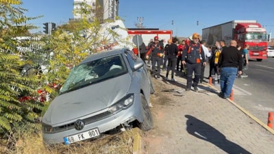 Aksaray'da hastaneye giden doktorun aracı ile hasta taşıyan ambulans çarpıştı