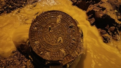 Tekirdağ'da sağanak yağış sonrası rögarlar taştı