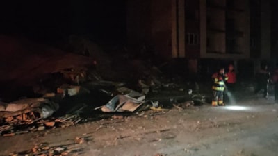 Balıkesir'de boşaltılan 3 bina depremde yıkıldı