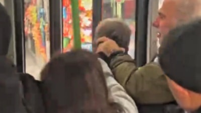 İstanbul'da özel halk otobüsünde bastonlu kavga