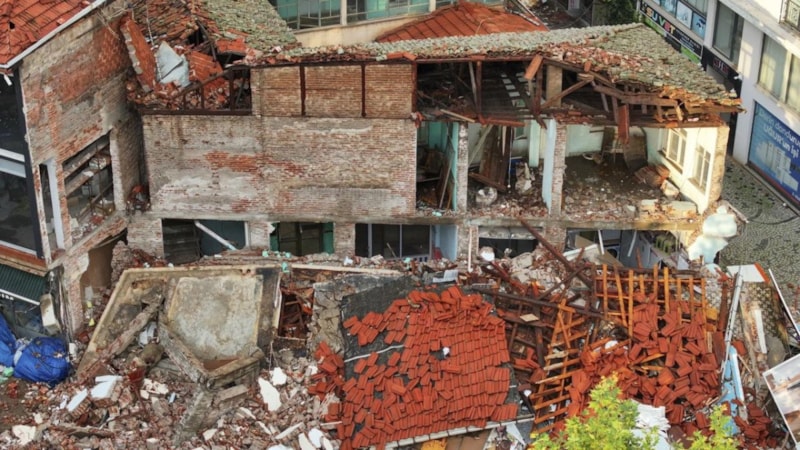 Balıkesir'de 330 artçı sarsıntı kaydedildi