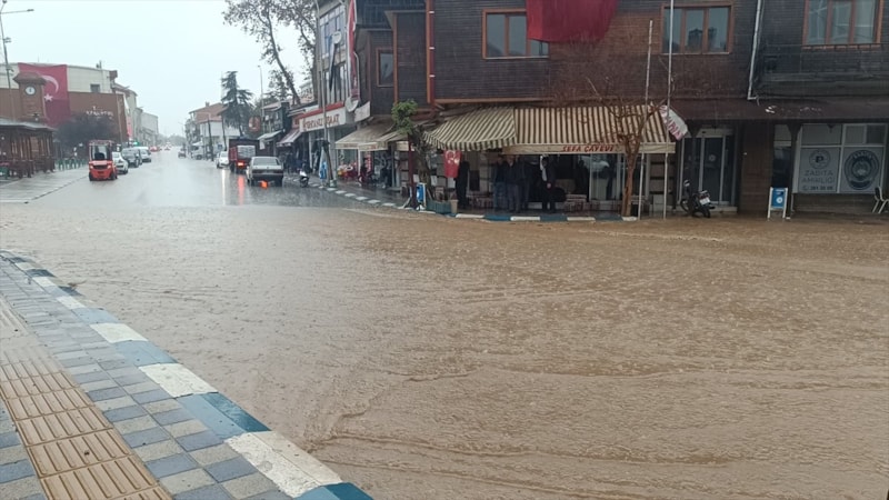 Bilecik'te sağanak etkili oldu: Vatandaşlar zor anlar yaşadı