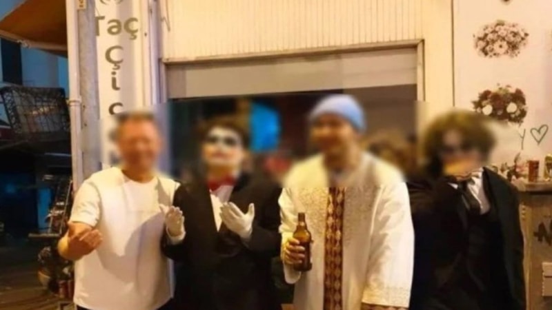 Edirne'de Cadılar Bayramı partisine imam cübbesiyle katıldı