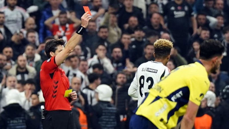 Beşiktaş-Fenerbahçe derbilerinde 34 kırmızı kart çıktı